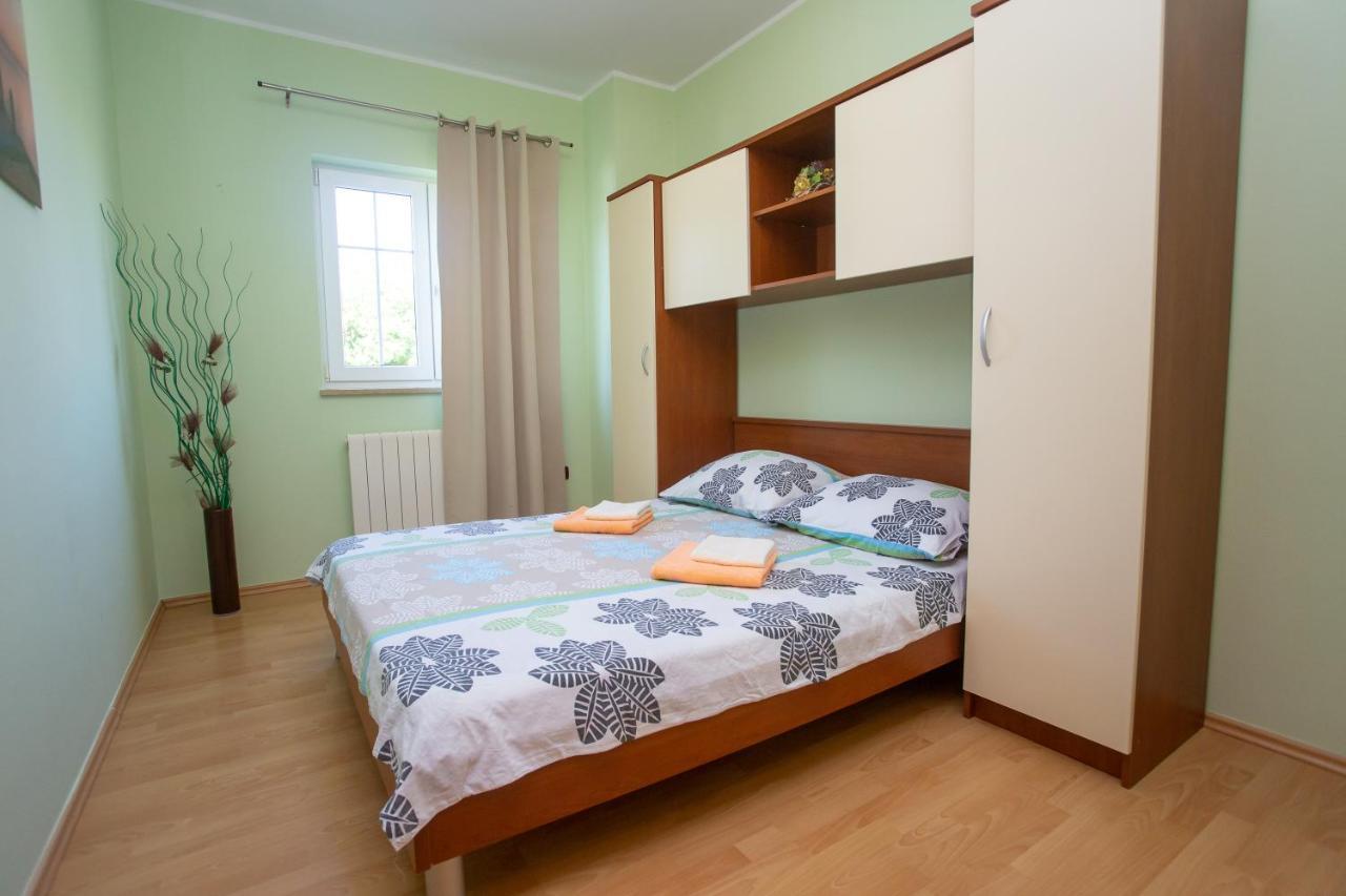 Holiday Home Labud Zminj Bagian luar foto